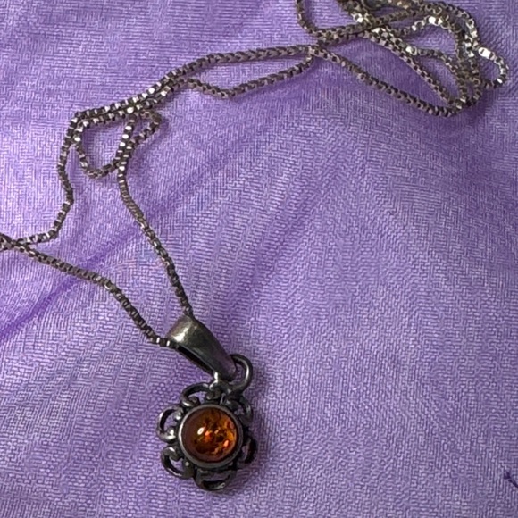 Vintage Silver Necklace with Amber Gemstone Pendant - Picture 3 of 5